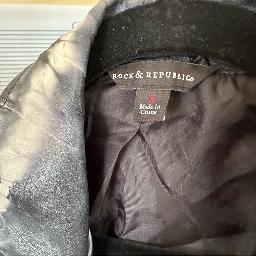 Leather jacket - Picture 2 of 2